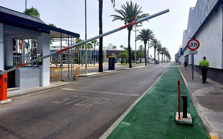 Parte del carril ya señalizado en el acceso al recinto interior / FOTO: Zona Franca