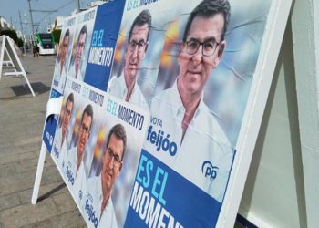 Propaganda electoral del PP en pleno centro de La Isla / FOTO: DBC