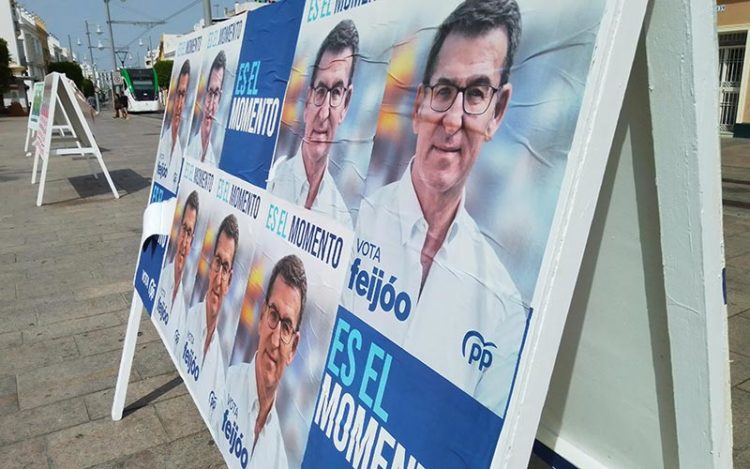 Propaganda electoral del PP en pleno centro de La Isla / FOTO: DBC
