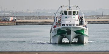 Uno de los catamaranes escalando en Cádiz / FOTO: Eulogio García