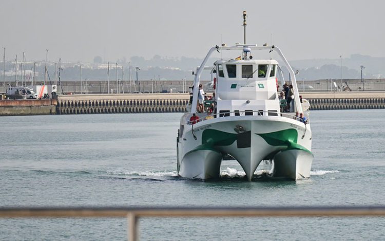 Uno de los catamaranes escalando en Cádiz / FOTO: Eulogio García