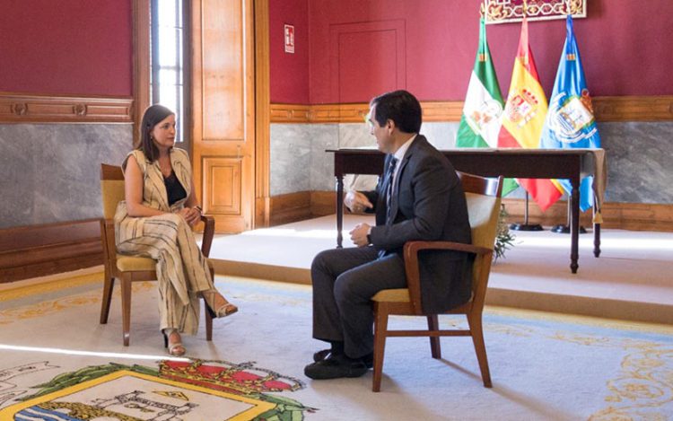 Reunidos en la Sala Capitular del Consistorio isleño / FOTO: Ayto.