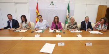 Reunión presidida por la consejera para abordar el estado del proyecto / FOTO: Junta
