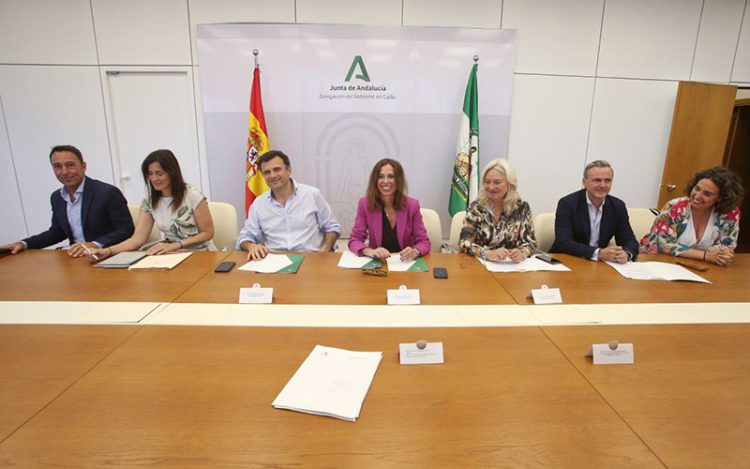 Reunión presidida por la consejera para abordar el estado del proyecto / FOTO: Junta