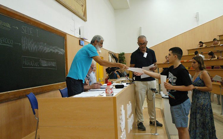 En la sede de la Facultad de Medicina / FOTO: UCA