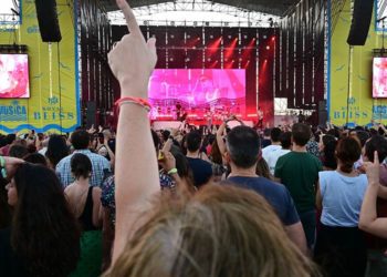 Disfrutando de uno de los conciertos del viernes / FOTO: Eulogio García