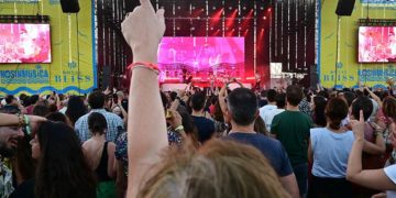 Disfrutando de uno de los conciertos del viernes / FOTO: Eulogio García