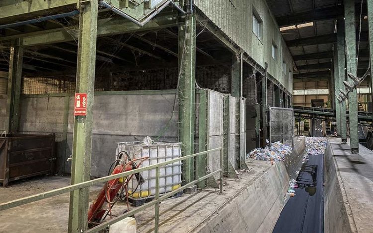 Interior de la planta de reciclaje jerezana