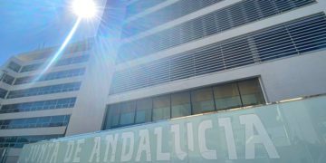 Principal edificio administrativo de la Junta en Cádiz / FOTO: Junta