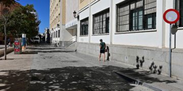 La señal que prohíbe el tráfico en Fragela permanece / FOTO: Eulogio García
