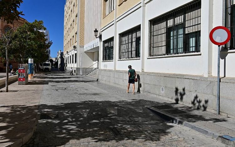 La señal que prohíbe el tráfico en Fragela permanece / FOTO: Eulogio García