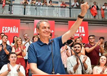 El expresidente socialista en un momento de euforia / FOTO: Eulogio García