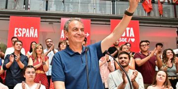 El expresidente socialista en un momento de euforia / FOTO: Eulogio García