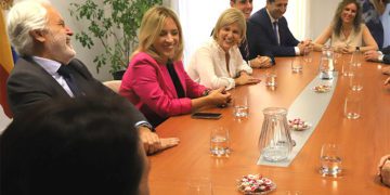 Risas durante la recepción oficial / FOTO: Ayto.