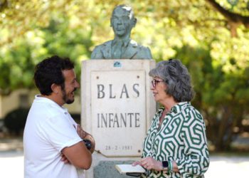 Junto al monumento de Blas Infante en la capital gaditana / FOTO: Adelante