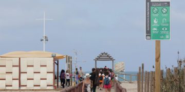 Una de las señales colocada en los accesos a la playa / FOTO: Ayto.