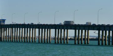 Un tramo del puente en una mañana con atascos / FOTO: Eulogio García