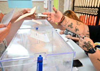 Votando este domingo en la capital gaditana / FOTO: Eulogio García