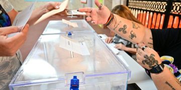 Votando este domingo en la capital gaditana / FOTO: Eulogio García
