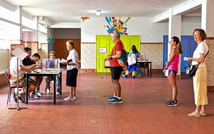 En la cola para votar / FOTO: Eulogio García