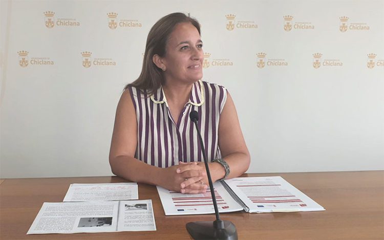 González tratando de explicar en qué consistirá la iniciativa / FOTO: Ayto.