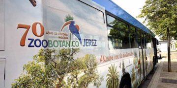 Publicidad del Zoo de Jerez en un bus, meses atrás / FOTO: Ayto.