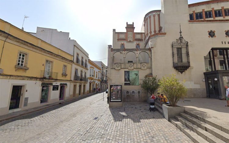 Tramo de la calle Medina junto al Villamarta