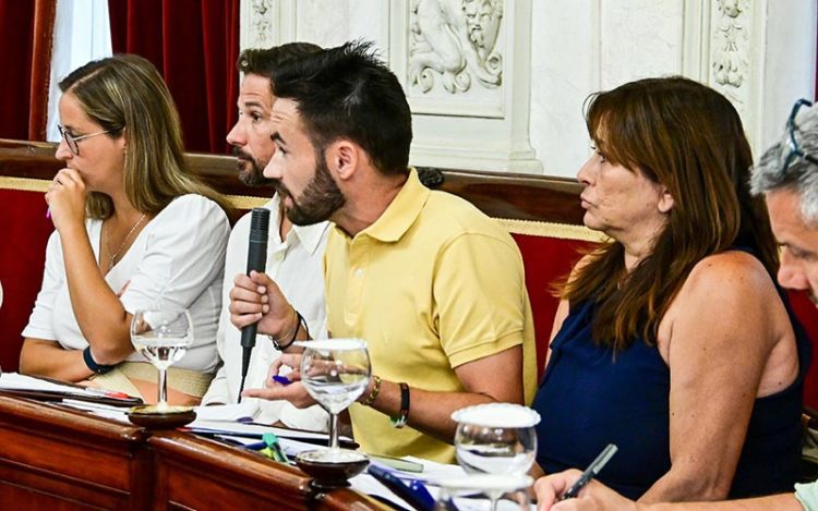 El portavoz izquierdista interviniendo en el pleno de julio / FOTO: Eulogio García