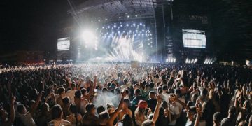 Un momento de éxtasis del concierto de Anuel AA / FOTO: Puro Latino