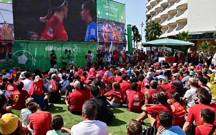 Siguiendo la final del Mundial femenino desde Cádiz / FOTO: Eulogio García