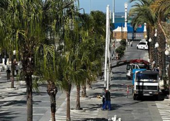 Operarios colocando los primeros soportes / FOTO: Ayto.