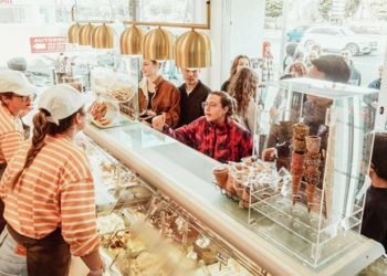 Colas en la 'mejor' heladería gaditana / FOTO: facebook La Cremeria Gelato Italiano