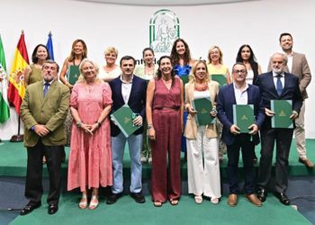 Posado tras la recepción de las resoluciones favorables / FOTO: Eulogio García