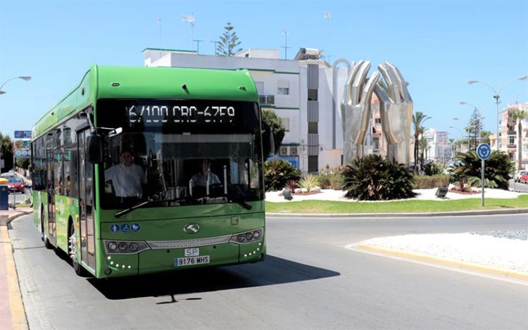 El verde hace más que reconocible al nuevo bus / FOTO: Ayto.