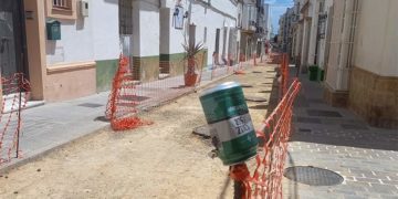 Gran parte de la calle espera el adoquinado o asfaltado / FOTO: AxSí