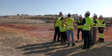 Primeros movimientos en la parcela cedida por el Ayuntamiento / FOTO: Endesa