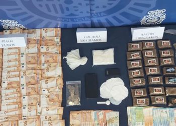 La droga y el dinero intervenidos en la casa del sospechoso / FOTO: Policía Nacional