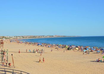 Estampa de la playa chiclanera de La Barrosa