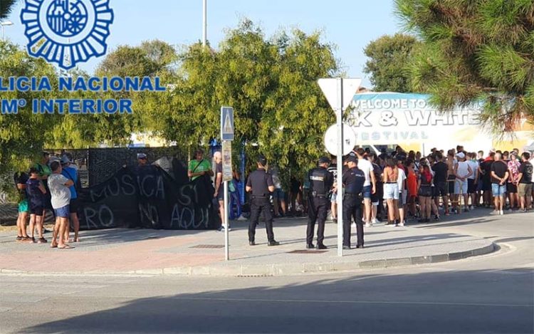 Operativo policial en el acceso del festival / FOTO: Policía Nacional