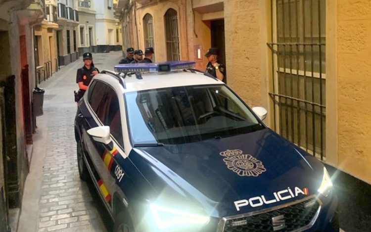 Actuando en una finca de la calle San Juan / FOTO: Policía Nacional