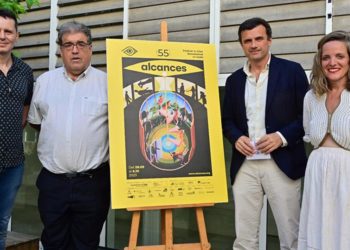 Desvelando el cartel de la próxima edición / FOTO: Ayto.