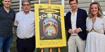 Desvelando el cartel de la próxima edición / FOTO: Ayto.