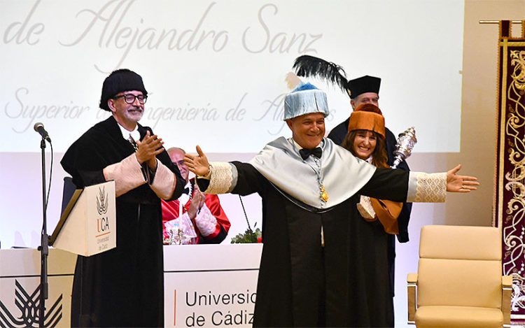 El cantante agradeciendo los aplausos / FOTO: Ayto. de San Roque