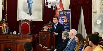 El alcalde interviniendo en la presentación del cartel / FOTO: Eulogio García