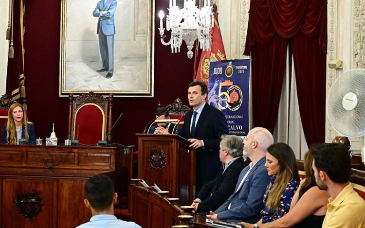 El alcalde interviniendo en la presentación del cartel / FOTO: Eulogio García