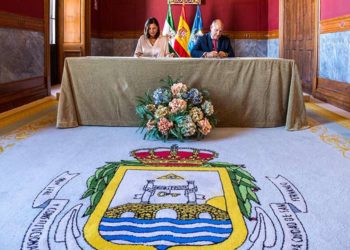 Firmando el convenio de colaboración en el Ayuntamiento / FOTO: Ayto.