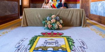 Firmando el convenio de colaboración en el Ayuntamiento / FOTO: Ayto.