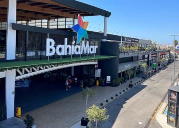 Entrada principal al complejo comercial portuense / FOTO: Bahía Mar
