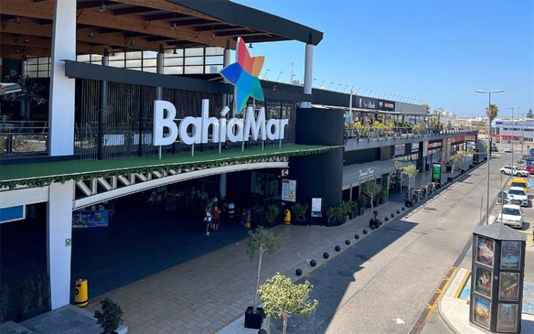 Entrada principal al complejo comercial portuense / FOTO: Bahía Mar