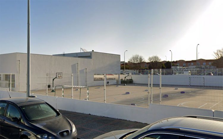 Zona de pistas deportivas del colegio Camposoto